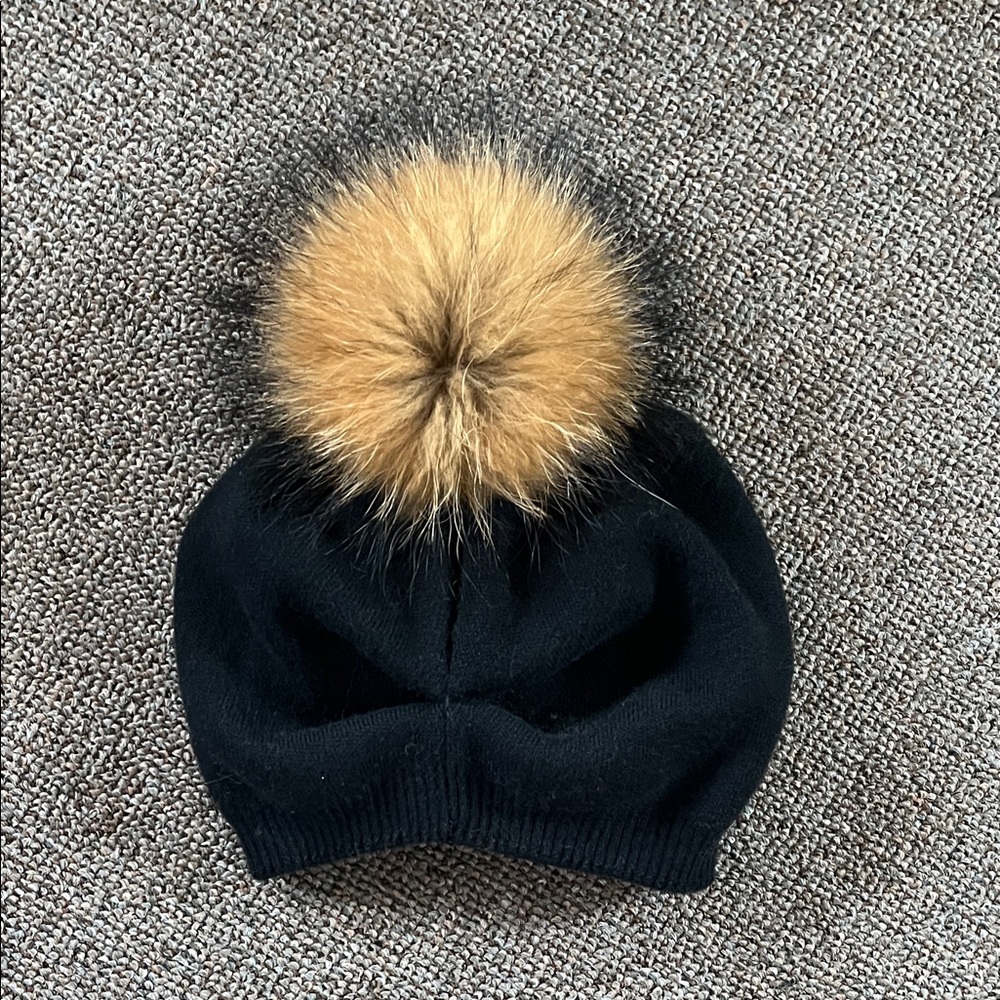 Elegant Black Knit Hat with Faux Fur Pom